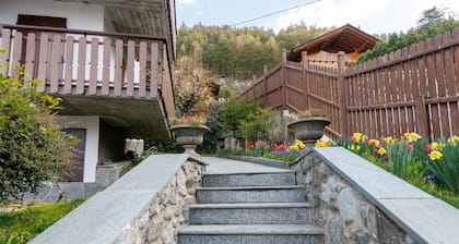 Chalet 'Beppe' with Mountain View, Shared Garden and Wi-Fi