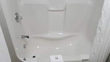 Secadora de cabello, toallas, jabón, shampoo