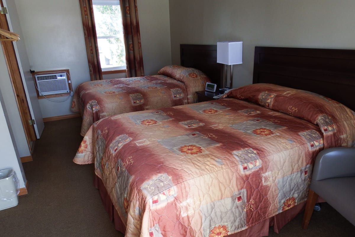 Habitación doble Deluxe, 2 camas matrimoniales, para no fumadores, no se aceptan mascotas | Wifi gratis