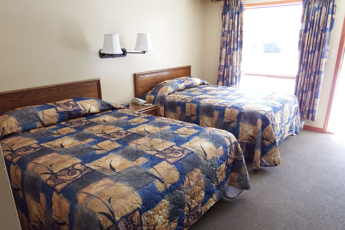 Habitación doble estándar, 2 camas Queen size, para no fumadores, no se aceptan mascotas | Wifi gratis