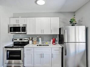 Classic Studio | Private kitchen | Mini-fridge, microwave, coffee/tea maker, cookware/dishes/utensils