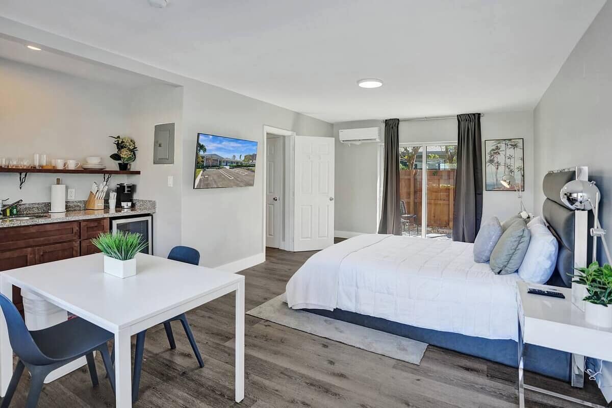 Iron/ironing board, free WiFi, bed sheets