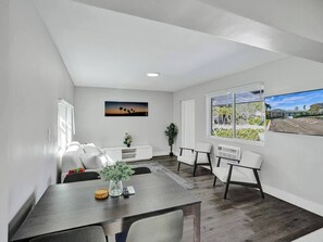 Classic Single Room (Pelican 10) | Living area