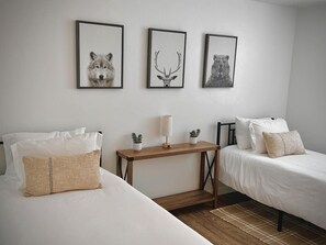 3 Schlafzimmer, Schreibtisch, Bügeleisen/Bügelbrett, WLAN