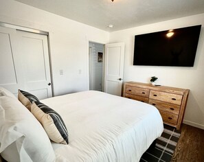 3 bedrooms, desk, iron/ironing board, WiFi