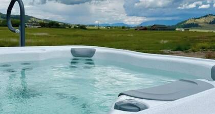 New! Adventure Haus: Spacious Home, Hot Tub