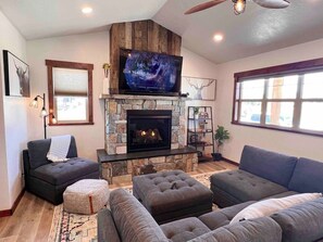 TV, fireplace, stereo