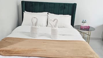 1 habitación, tabla de planchar con plancha, wifi y ropa de cama