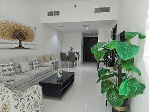 Living area - Burj khalifa overlooking night views, city views, sunrise relaxing from balcony (Dubai)