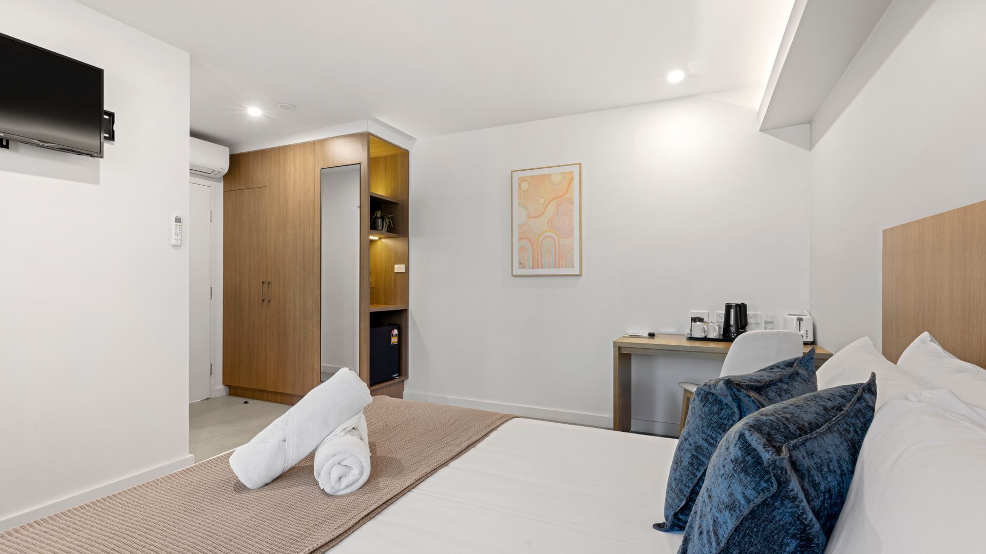 1 soverom, skrivebord, strykejern/-brett og wi-fi (inkludert)