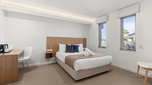 A hotel room with a bed, a desk, a chair, and a window. - Modern Queen Studio - 6 Min Walk to Callala Beach (Callala Beach)