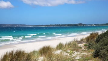 Una spiaggia nelle vicinanze