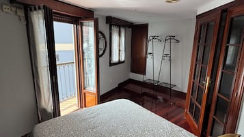 1 dormitorio, tabla de planchar con plancha, wifi gratis y ropa de cama