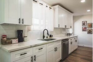 Fridge, oven, stovetop, coffee/tea maker