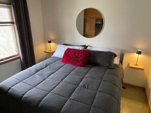 3 bedrooms, desk, free WiFi, bed sheets