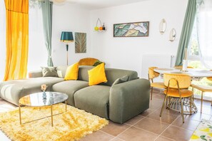 تلفزيون ذكي، كُتُب، شاشة كمبيوتر