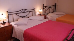2 habitaciones, tabla de planchar con plancha, wifi y ropa de cama 