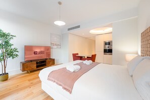 Iron/ironing board, internet, bed sheets