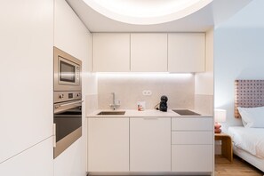 ثلاجة، ميكروويف، فرن، غسالة أطباق