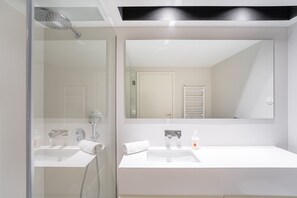 تجهيزات دش، مجففات شعر، مناشف