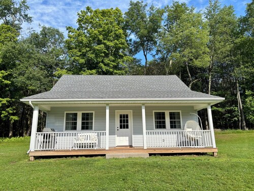 Beautiful Cottage in Sullivan County Catskills. 2 Bedrooms, 2 Baths, Heat & AC