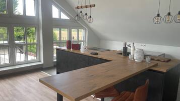 Microondas, horno, placa de cocina, lavavajillas