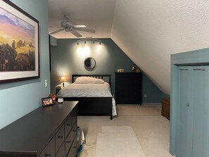 5 slaapkamers, een strijkplank/strijkijzer, wifi, beddengoed