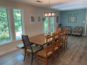 Dining - Spacious 5-bedroom family house on one acre in charming Manteo (Manteo)
