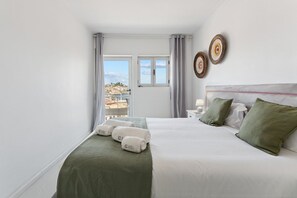 2 bedrooms, iron/ironing board, internet, bed sheets