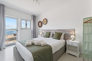 2 bedrooms, iron/ironing board, Internet, bed sheets