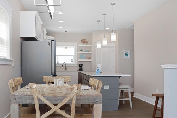 House, Multiple Beds (Reel Amerivibes) | Dining