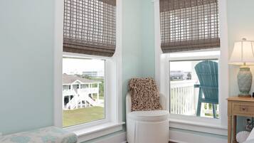 House, Multiple Beds (Reel Amerivibes) | Interior