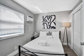 Economy Single Room, 1 Queen Bed (Rustic 5) | Iron/ironing board, free WiFi - Rustic by Stay Hospitality (Fort Lauderdale)