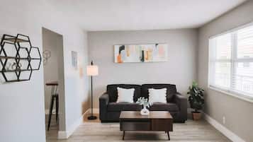Executive Double Room, Multiple Beds | Living area