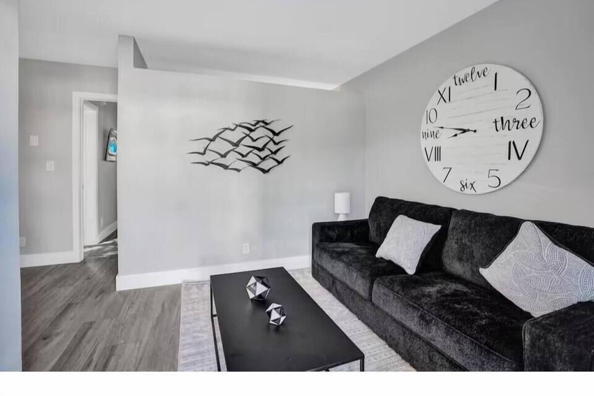 Quarto solteiro luxo, 1 cama Queen e sofá-cama | Área de estar