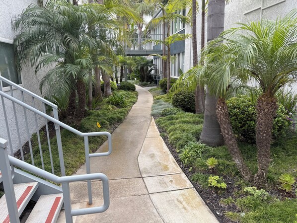 المنطقة المحيطة بالمنشأة