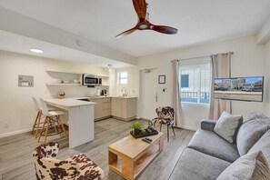 Habitación individual clásica, patio (Eden 2202) | Área de sala de estar