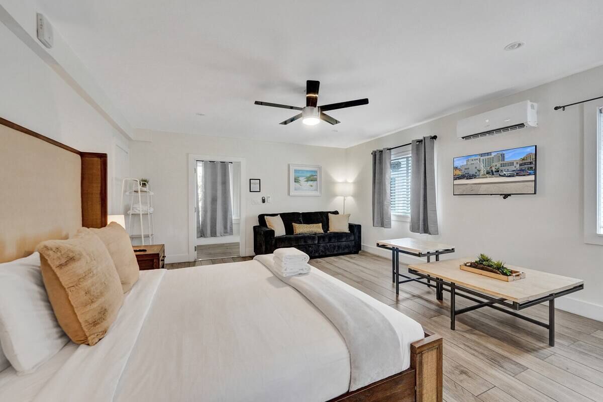 Classic Single Room, Patio (Eden 2204) | Iron/ironing board, free WiFi