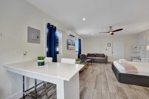 經典單人房, 庭院 (Eden 2203) | 熨斗/熨衣板、免費無線上網