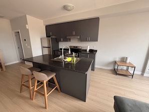 Micro-ondes, four, plaque de cuisson, lave-vaisselle