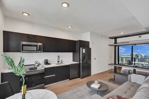 Estudio clásico, 1 cama King size, para no fumadores (Elser 2705) | Área de sala de estar
