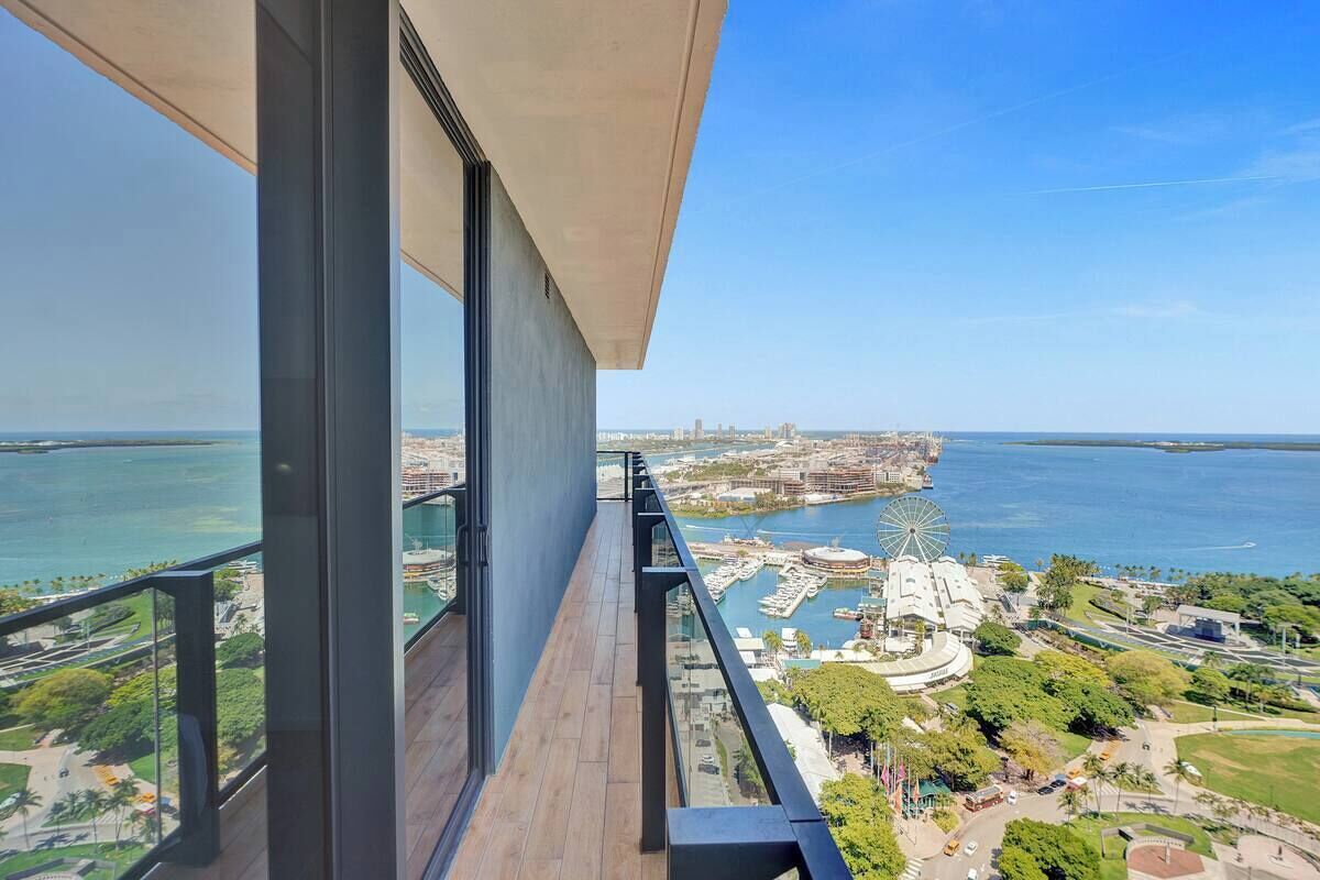 Classic Condo (Elser 2811) | Balcony