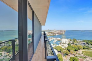 Classic Condo (Elser 2811) | Balcony