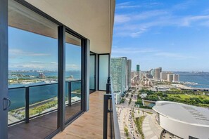 Classic Single Room, 2 Queen Beds (Elser 3710) | Balcony