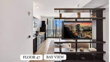 Classic Studio, 1 Queen Bed, Non Smoking, Kitchen | Living area