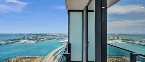 Elite-studio, merinäköala | Parveke