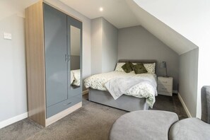 Iron/ironing board, free WiFi, bed sheets