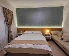 6 bedrooms, iron/ironing board, WiFi - 6BRs with private entrance -Three Sisters Villa (New Cairo City)