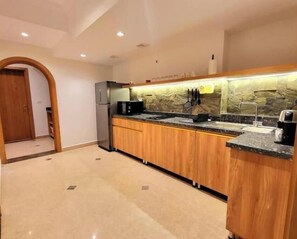 Fridge, coffee/tea maker, electric kettle, coffee grinder