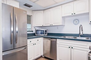 Fridge, microwave, oven, stovetop - Cozy Beachfront 2-bedroom condo in tranquil Indian Shores (Indian Shores)